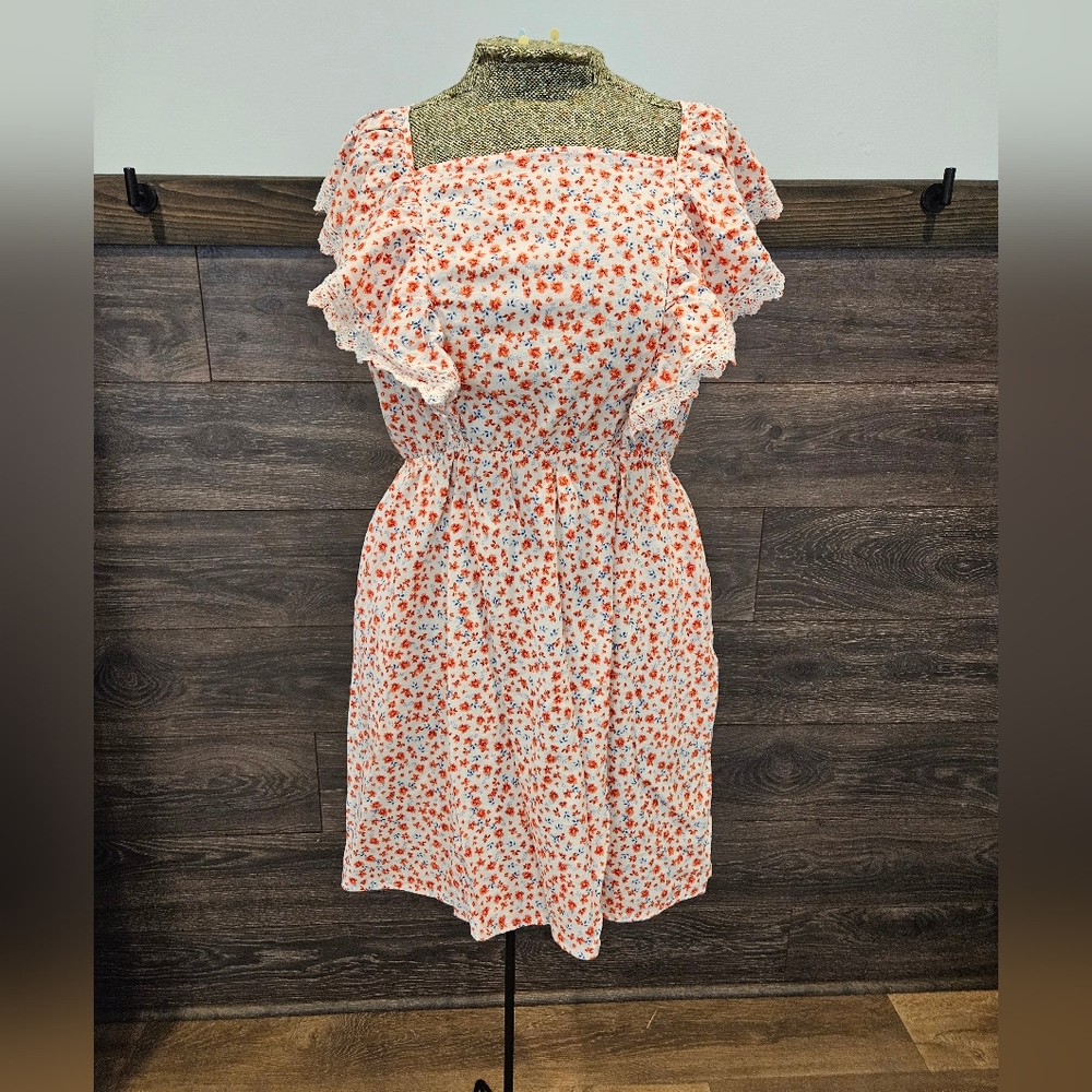 Size L ruffle sleeve mini dress